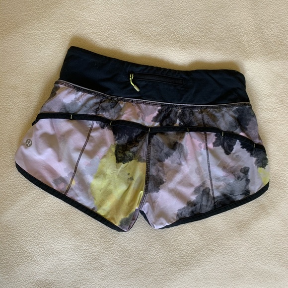 Lululemon shorts size 2 - Picture 2 of 5